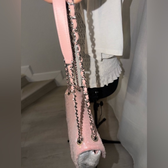 Chanel Mini Waterfall CC Flap Bag
Sequins - Picture 16 of 17